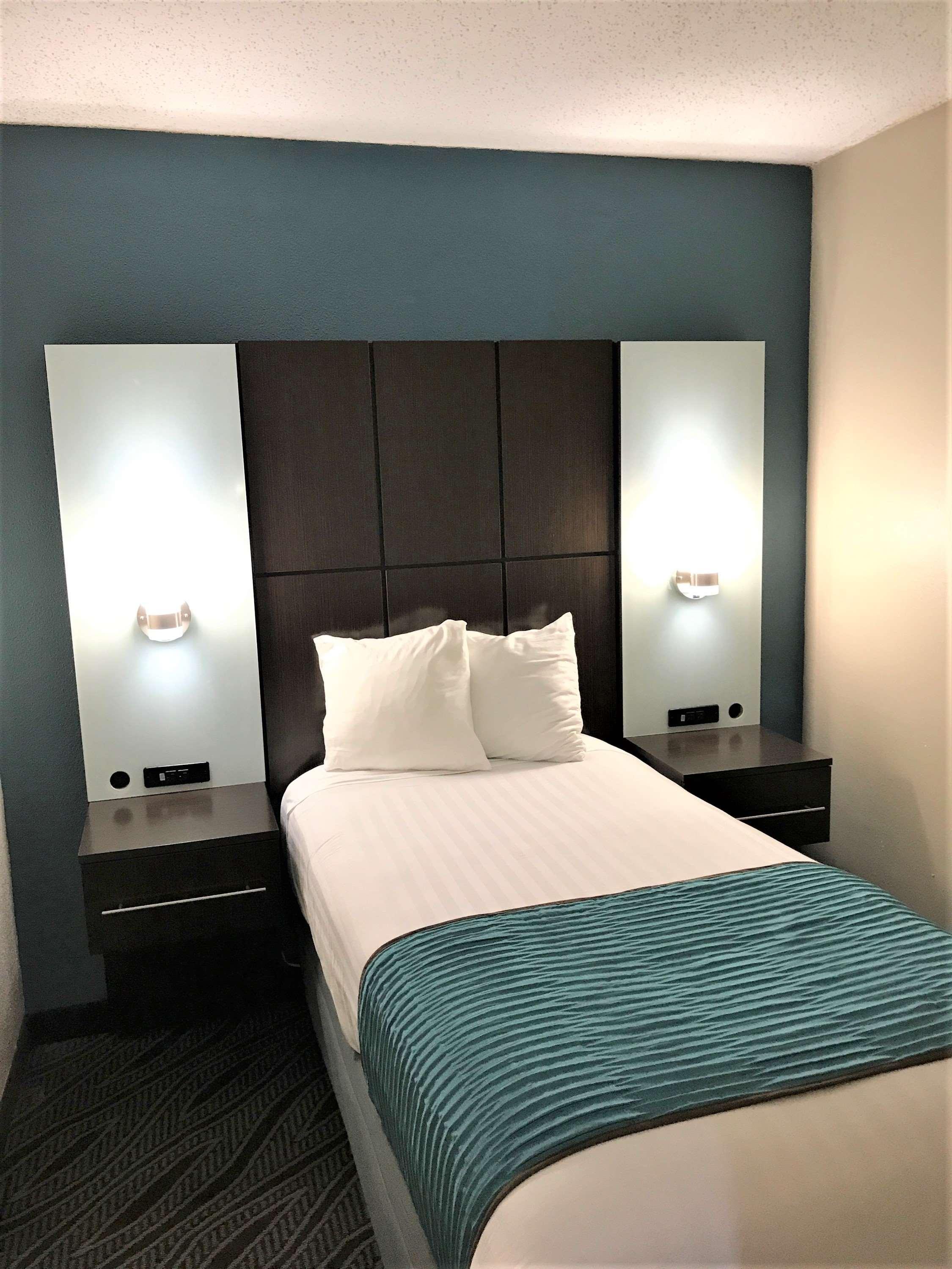 Western Galleria Inn&suites 3*