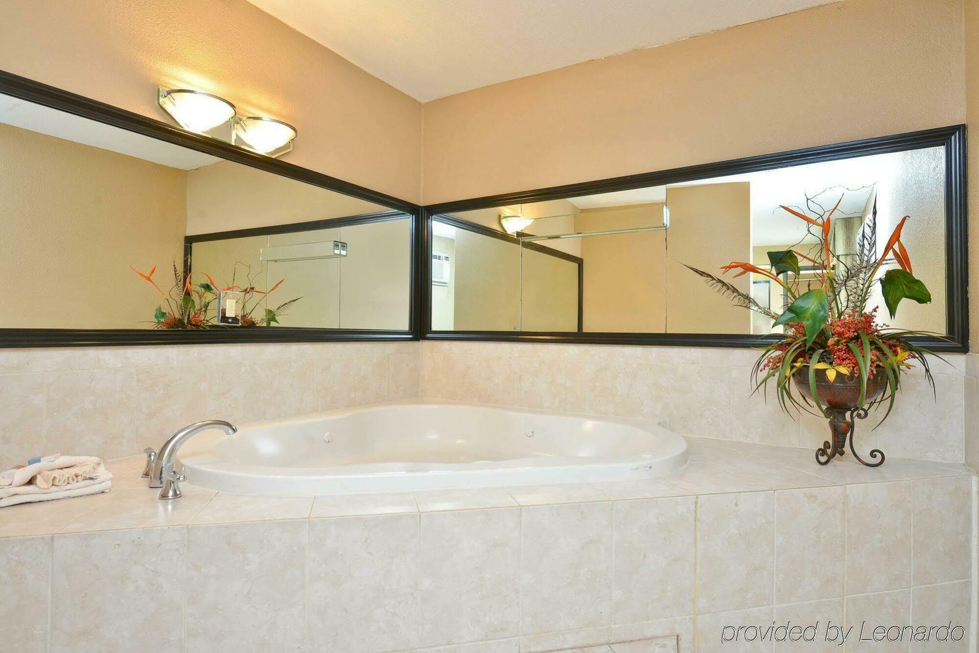 Western Galleria Inn&suites
