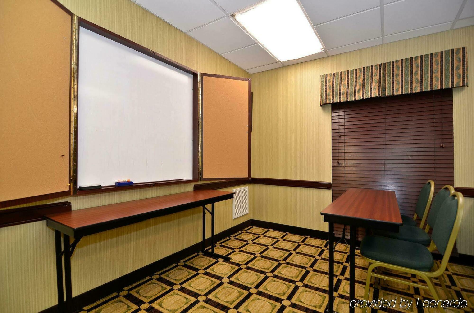 Western Galleria Inn&suites 3*
